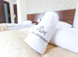 Hotel - Restauracja Koral: Wieliczka şehrinde bir otel