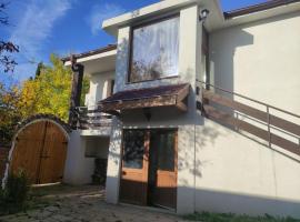 При Приятели โรงแรมในเนเซบาร์