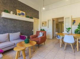 Lester 4-Bedroom Apartment in Mar Mikhael โรงแรมในAl Mudawwar