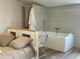 쿨롱에 위치한 호텔 La petite cabane