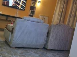 Nest25airbnb, hotel que aceita pets em Embu