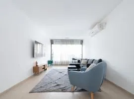 Modern Family Apartment by IsrApart