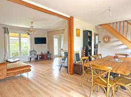 Maison spacieuse-3 chambres-jardin-parking privé, hotell sihtkohas Chartrettes