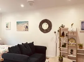 Modern Garden Studio by CENTERA- Near CBD and The Parade with Free Car Park