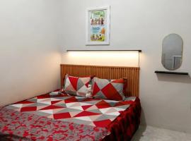 Almahyra Homestay Syariah: Bukittinggi şehrinde bir otel