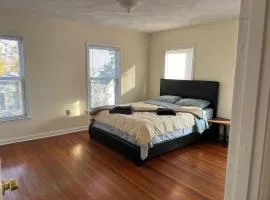 Bright & Spacious 1BR, 3rd floor, near T, free parking