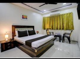 Hotel Om Sai And Lodging, hotel Panvelben