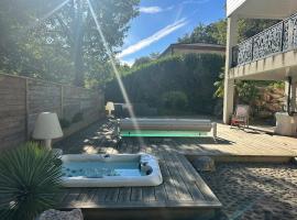 Appartement privé, piscine jacuzzi dans les bois, khách sạn ở Moirax