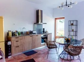 Chai Chateau viticole avec piscine dans le sud de la France