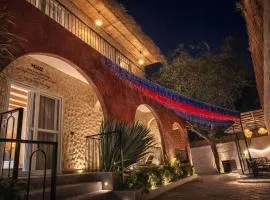 Kutir27 just 27 steps from Western gate of Taj Mahal