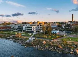 WATERFRONT LUXURY 3Br APARTMENT WITH AMAZING VIEWS, TERRACE AND PARKING