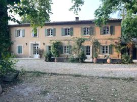 Mas Des Pradelles, hotel a Puyvert