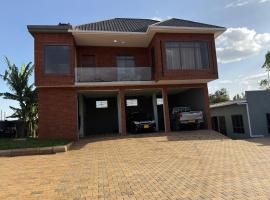 Olomitu Roost apartments, hotel com estacionamento em Nkunjila