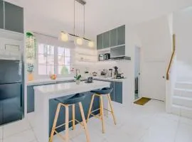 Vanya Park BSD Alesha Blue