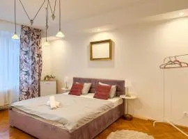 Simcity I City square w balcony 24 7 self check-in 1 min walk to Europa shopping mall