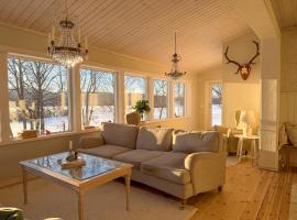 Secluded Lakehouse, Hotel in Falun