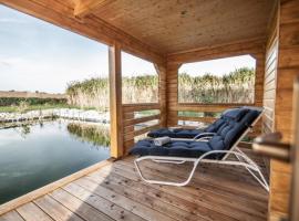 Traumhaftes Ferienhaus mit Sauna & Schwimmteich, hotelli kohteessa Leiblfing