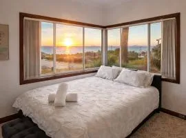 Upper Esplanade Oceanview Hideaway
