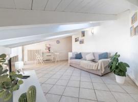 La casa del Gelso, Hotel in Mori