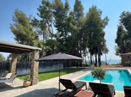 Beyond the Pines Villa, Elani, hotel en Elani