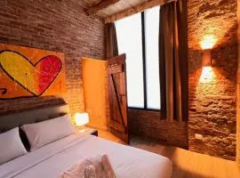 Emme Loft I Orange Moon - Vibrant Modern Luxury Loft Milan