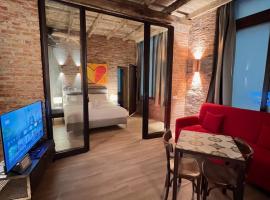 Orange Moon Vibrant Modern Luxury Loft Milan、ミラノのホテル