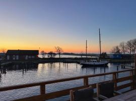 Piratenschatz - Design-Wohnung mit privaten Spa, Kamin, Meerblick & Gym, hotel with hot tubs in Fehmarn