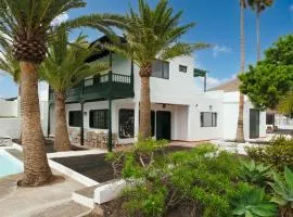 Santa Rosa Tinajo by Escape Home