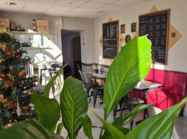 Hôtel le beau séjour, hotel v mestu Sainte-Suzanne