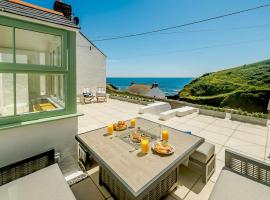 3 Bed in Truro oc-87260, hótel í Portloe