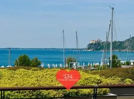 Portopiccolo Apartments - Giardino vista castello