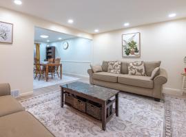 Amherst 4 bedroom house 25 mins to Niagara falls, hotel sa Buffalo