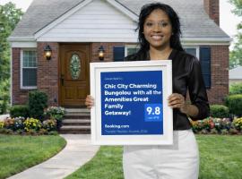 Chic City Charming Bungalow with all the Amentities Great Family Getaway!、デトロイトのバンガロー