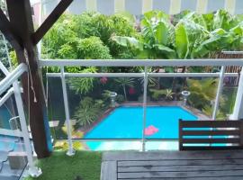 Maison charmante à Capesterre-Belle-Eau avec piscine, Hotel in Besnard
