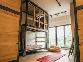 瘋狂椰子衝浪小屋, tiny house in Toucheng