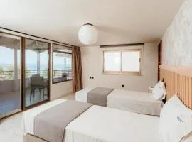 Aqua Beachfront Elegant Hotel