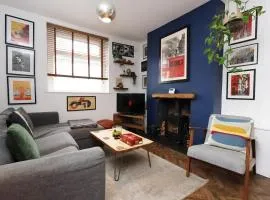 Walk to City and Bay Stylish 2BR House