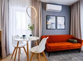 M1 Aura Apartments With Free Parking by StayNest