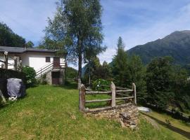La Casa nel Bosco - Your Mountain Holiday, hotel i Casargo