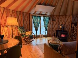 Glamping Niebiańska Osada Jurty Dolnośląskie, місце для глемпінгу у місті Поляниця-Здруй