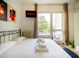 Milano Malpensa 5' - FreePark, Wifi, AC - 3 Suite, Hotel in Samarate