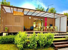 VRBA Premium riverside mobile house BIG BERRY, hotel v mestu Gradac