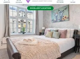 St James Apartment - Excellent Location - Free Parking, Pool Table, Fast Wifi and Self-Check-In by Yoko Property