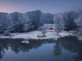 Ultimate Private Escape 35 acre to FISH/HUNT/relax, hotel di Jackson
