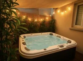 Le Cadre Noir Lux Spa, Sauna, Jacuzzi