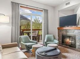 Scenic 3BR Retreat with MTN Views Hot Tub and Pool