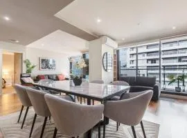 Luxury 7BR Group Retreat 2 SidebySide Apartments