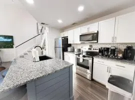 Highline Hideaway 3 Bedand 2.5 bath Lakefront Home