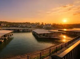 Blueys Lakefront 2 Bed and 2 Bath Condo