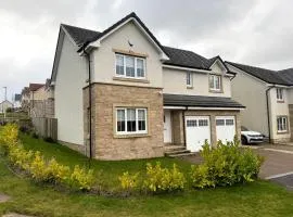 Luxury 4BR Detached Exec Home